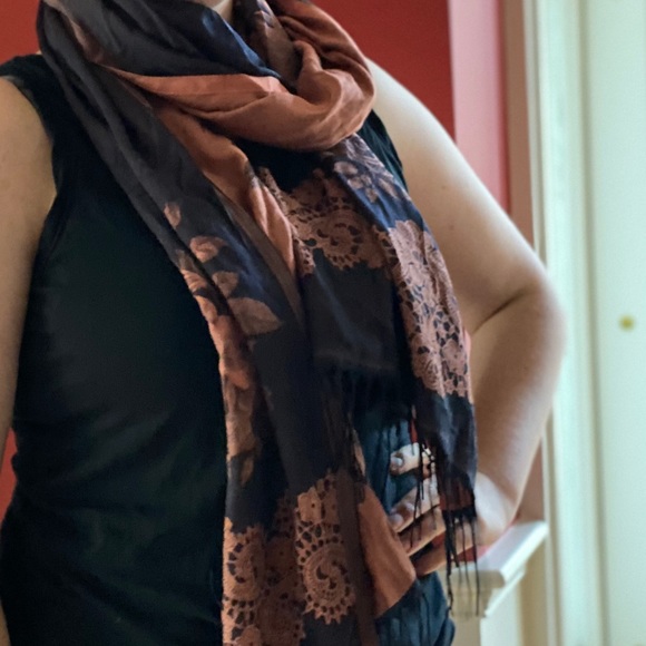 Patterned Scarf - Picture 4 of 4